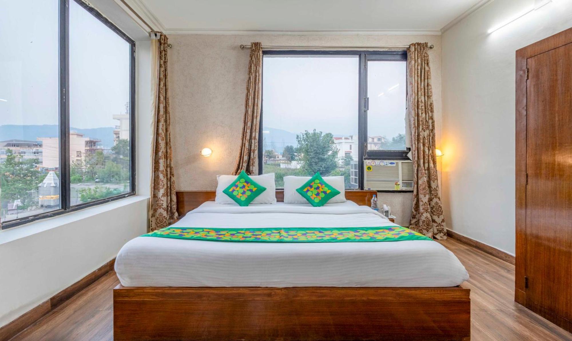 Treebo Maurice Hotel Baddi Exterior foto